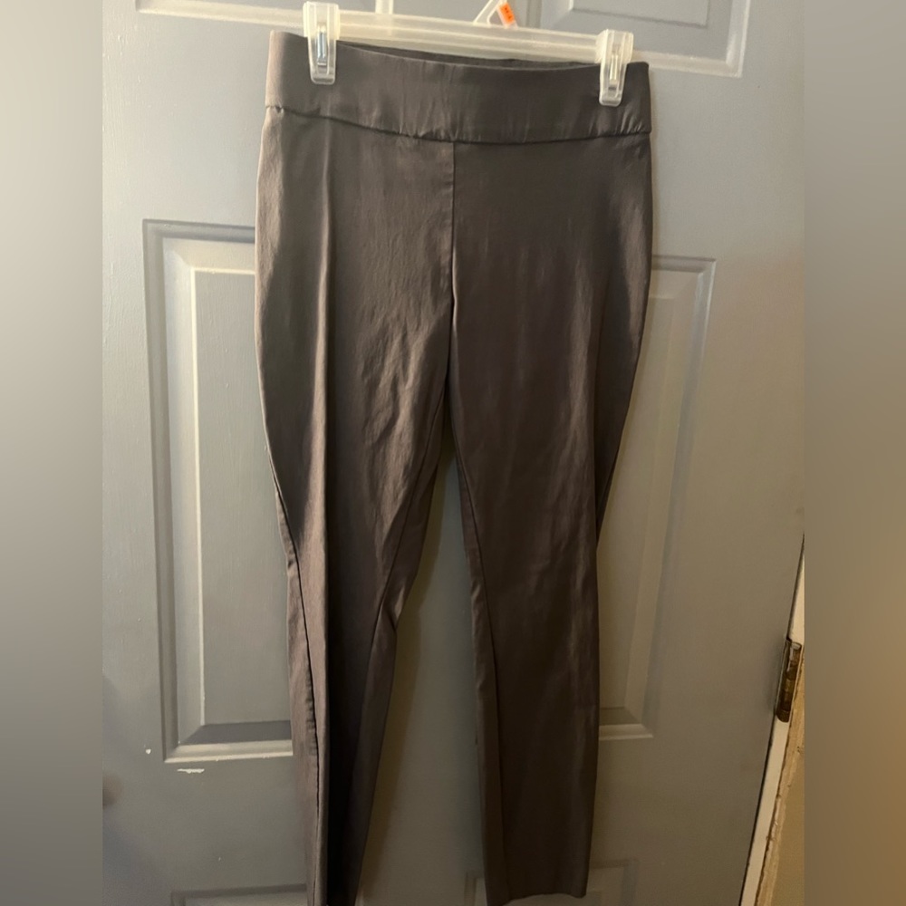 Apt 9 pull on gray ankle slacks. Size 6